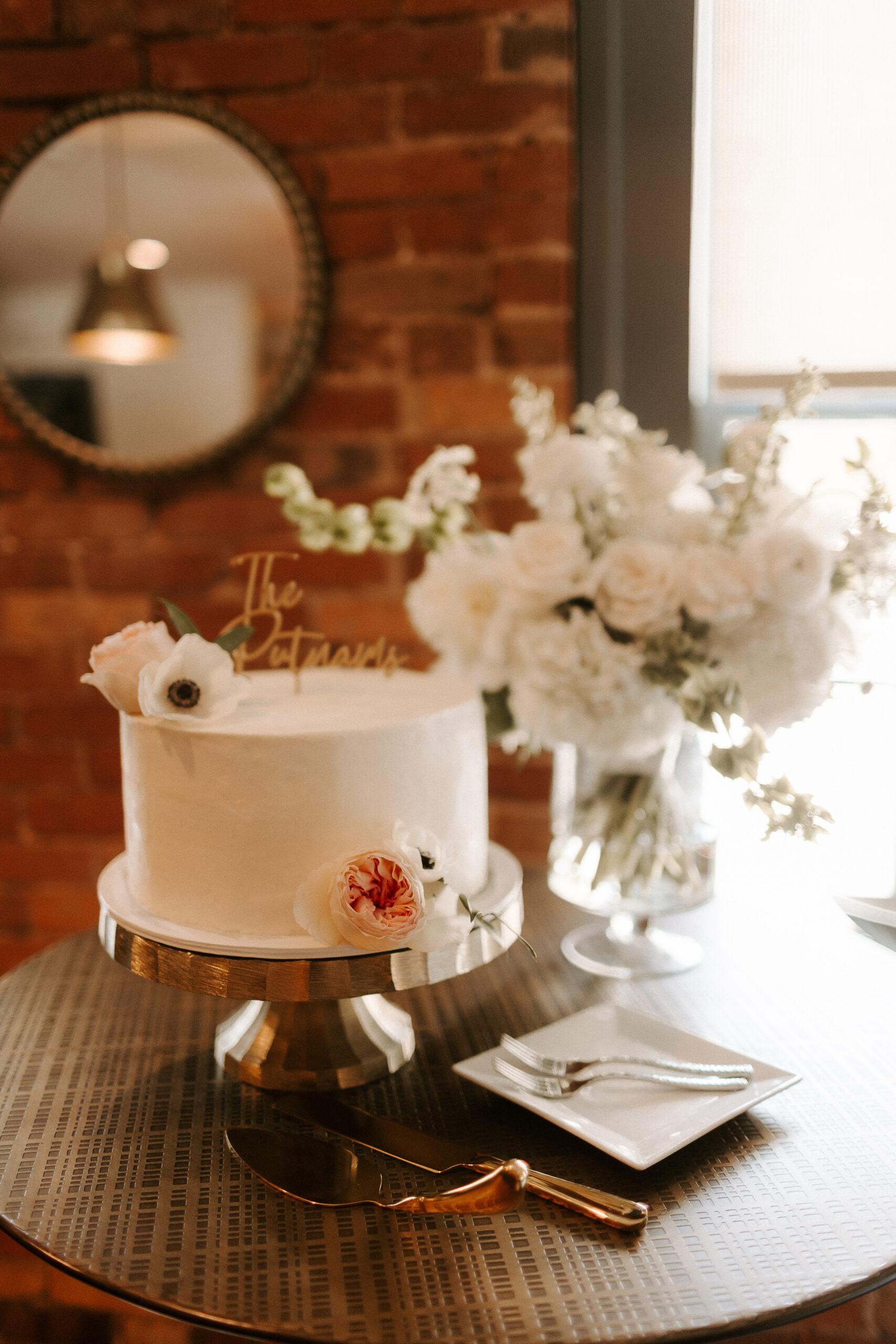 Fresh floral cake topper