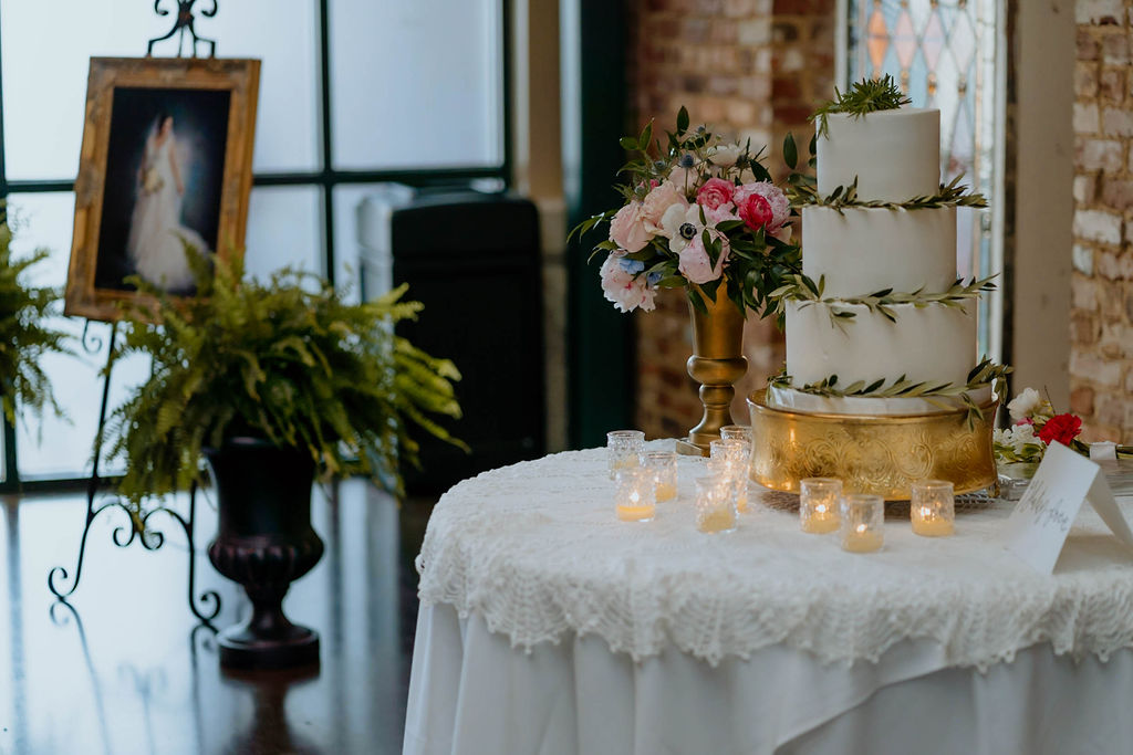 Floral accent clusters on wedding cake