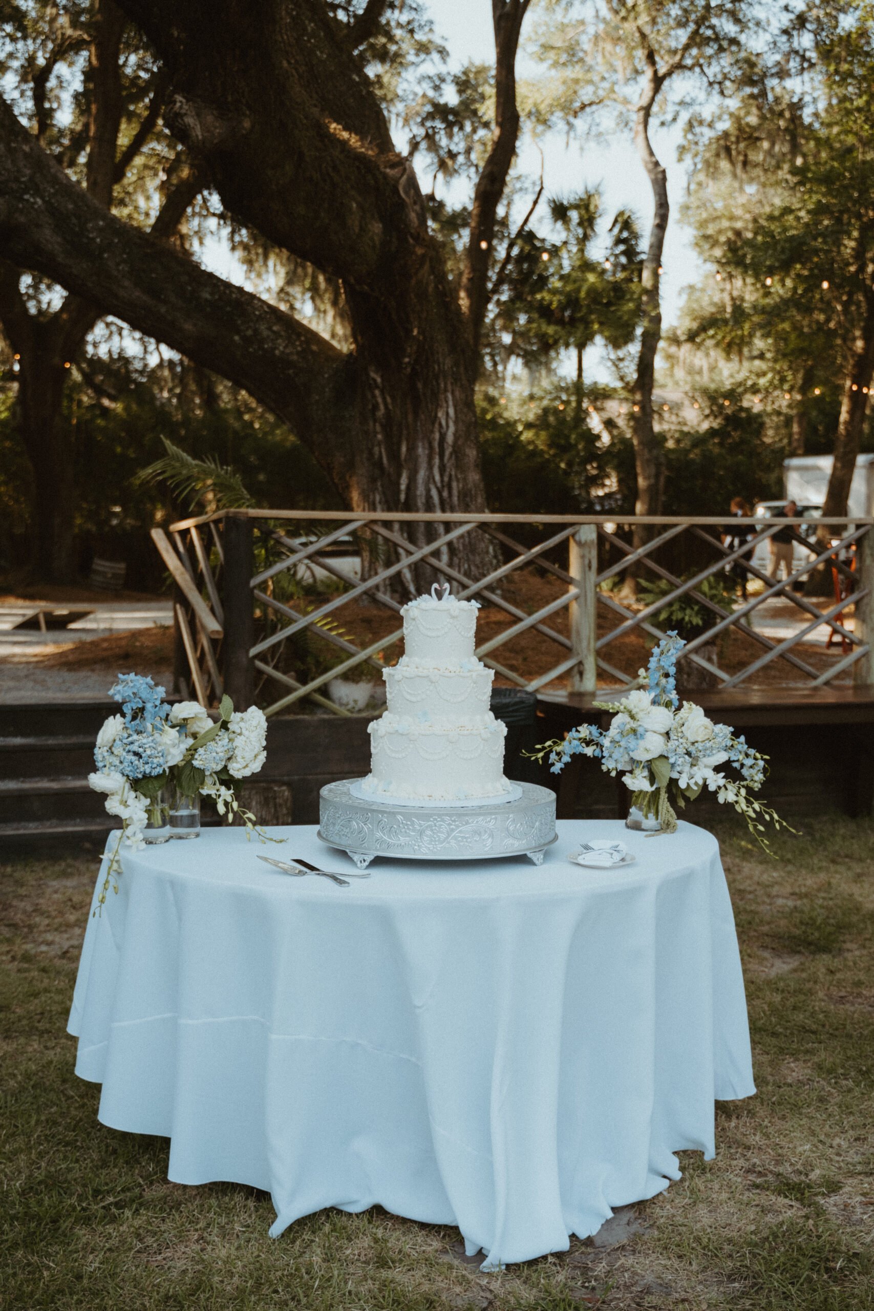 Wedding cake with fresh flowers